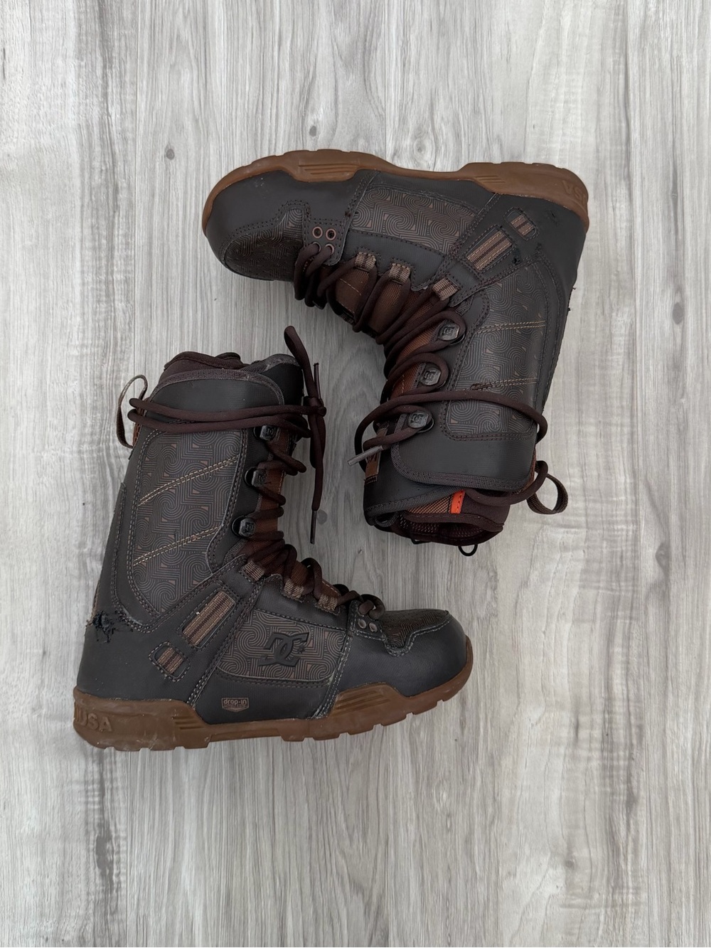 DC Mutiny or DC Park model snowboard boots